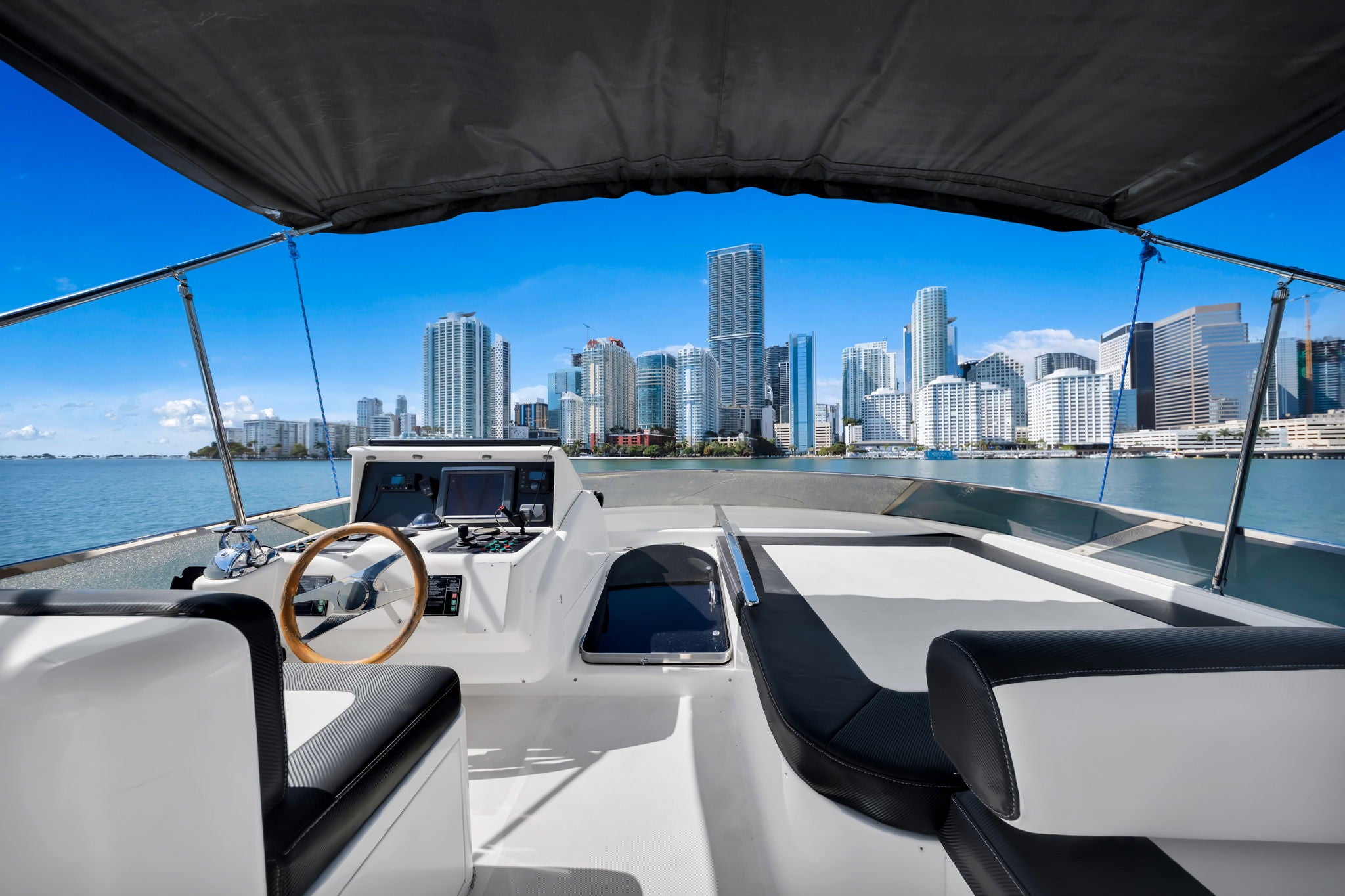 80FT Uniesse
