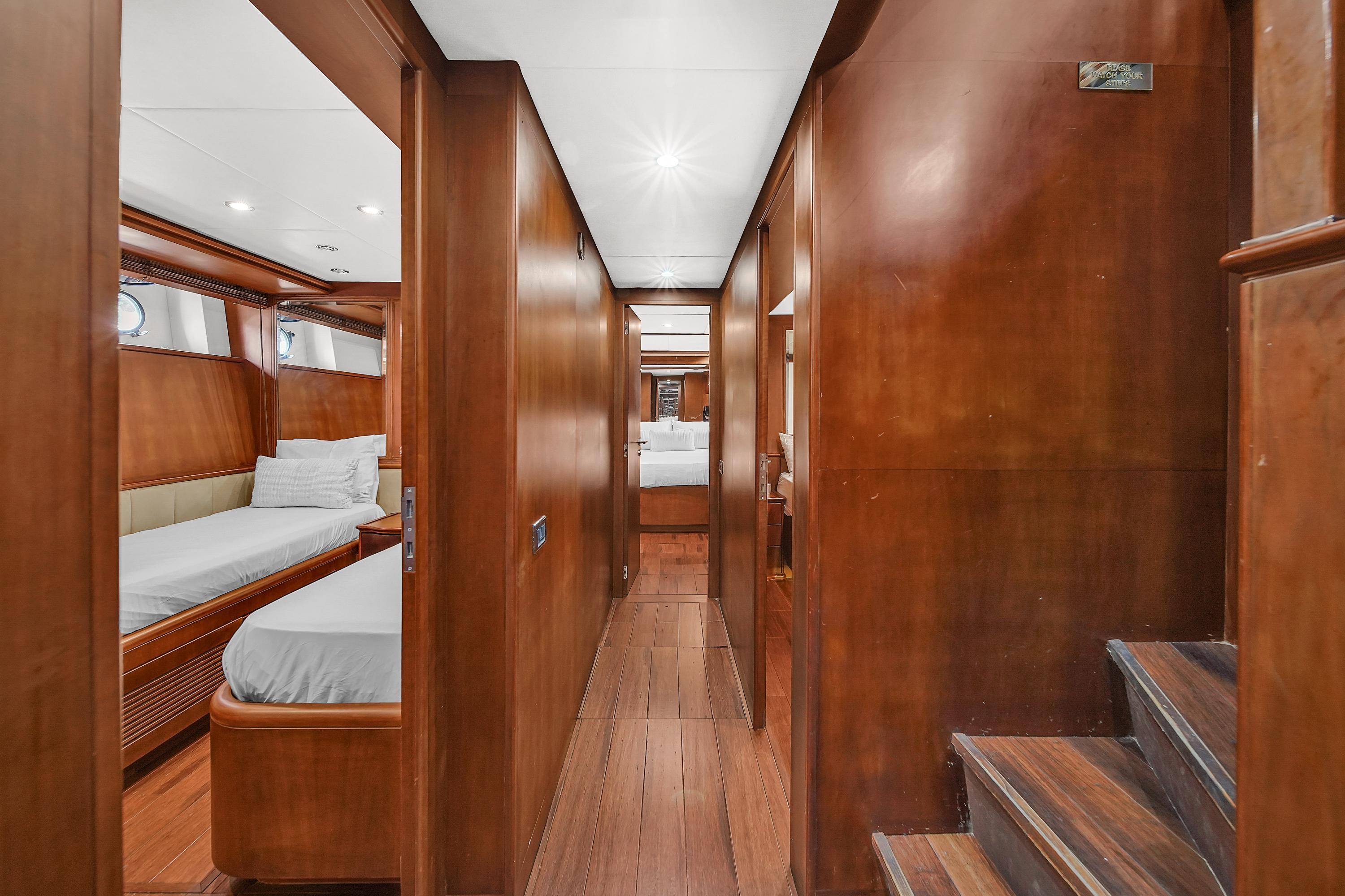 105FT Azimut
