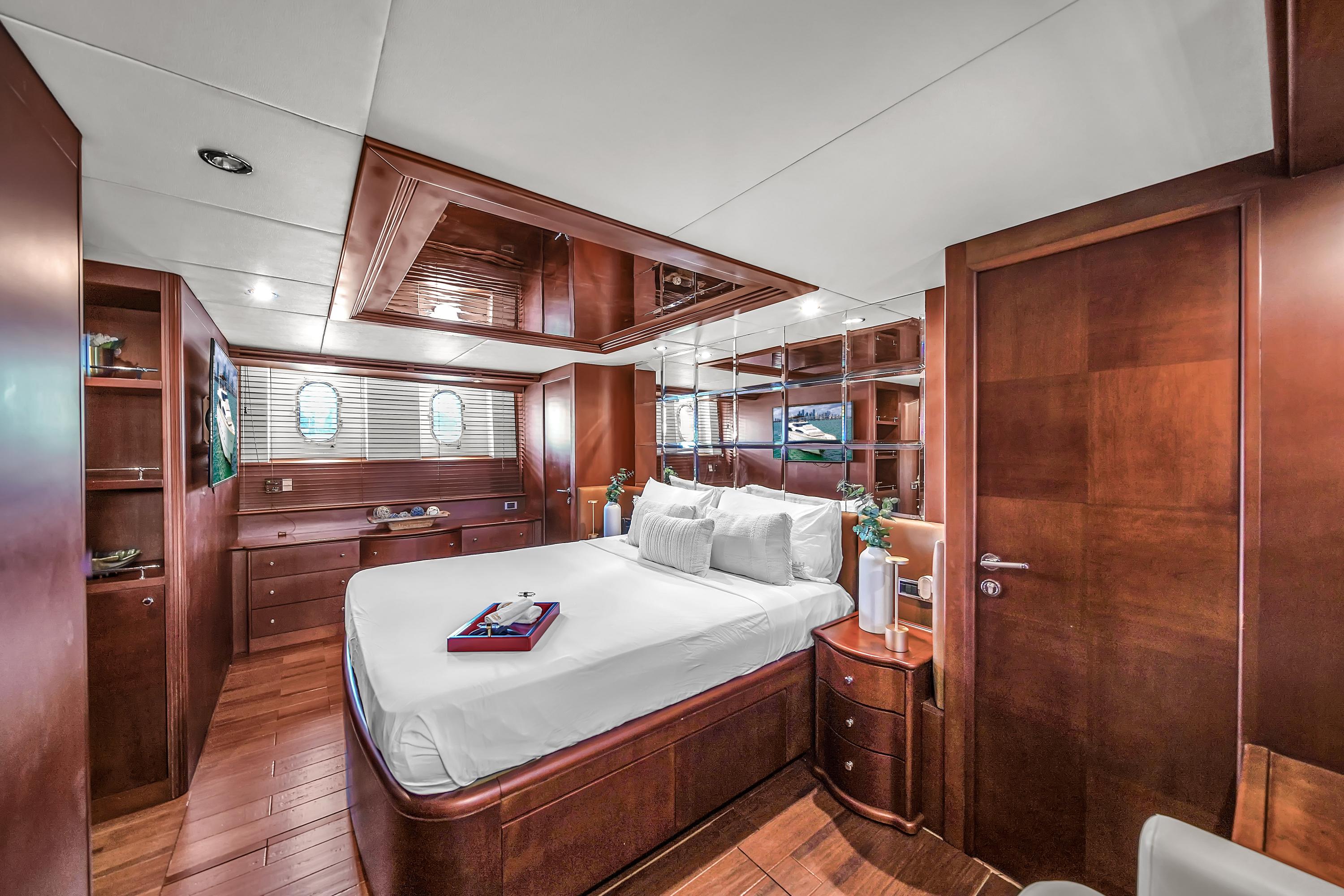 105FT Azimut