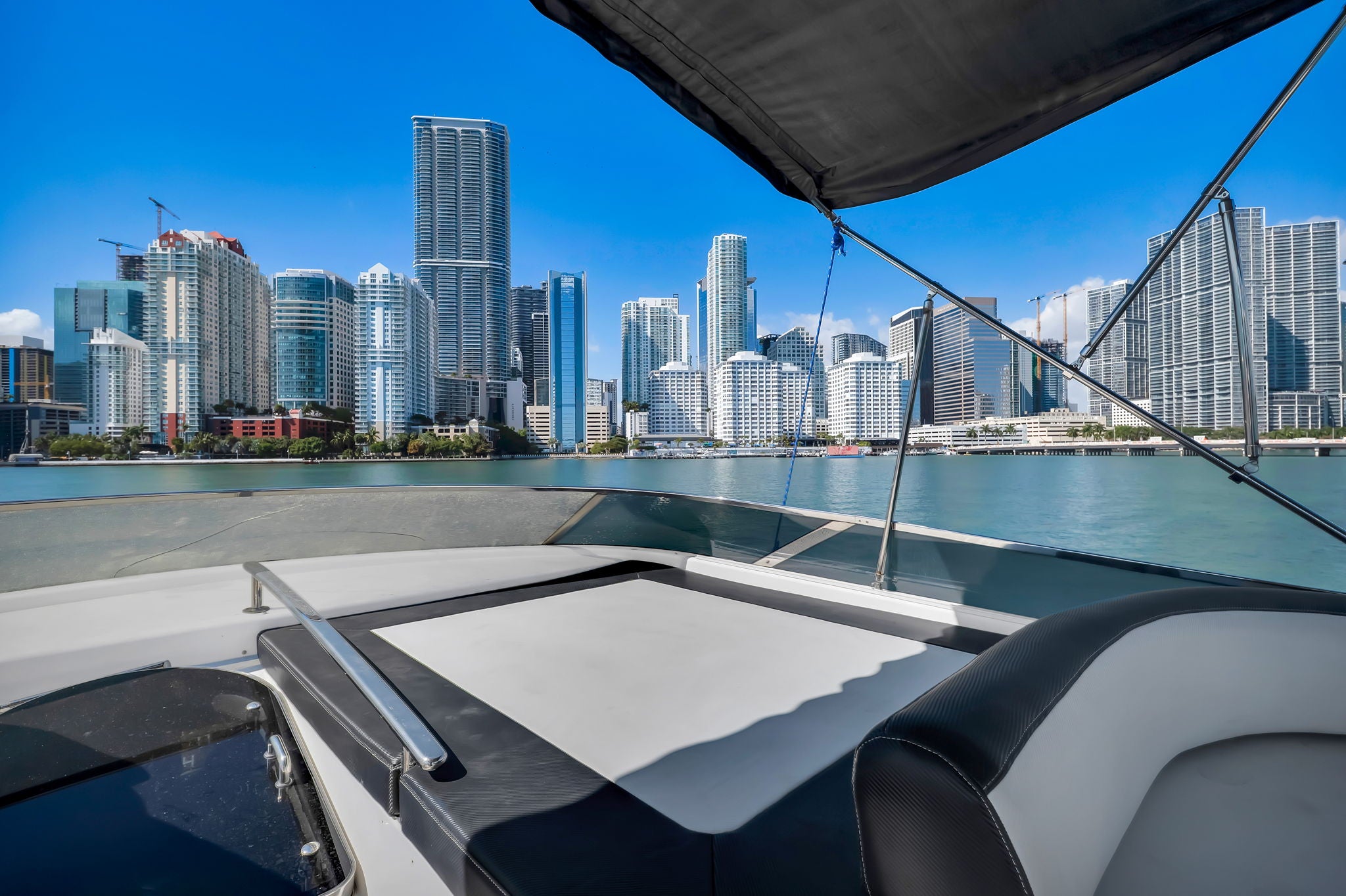80FT Uniesse