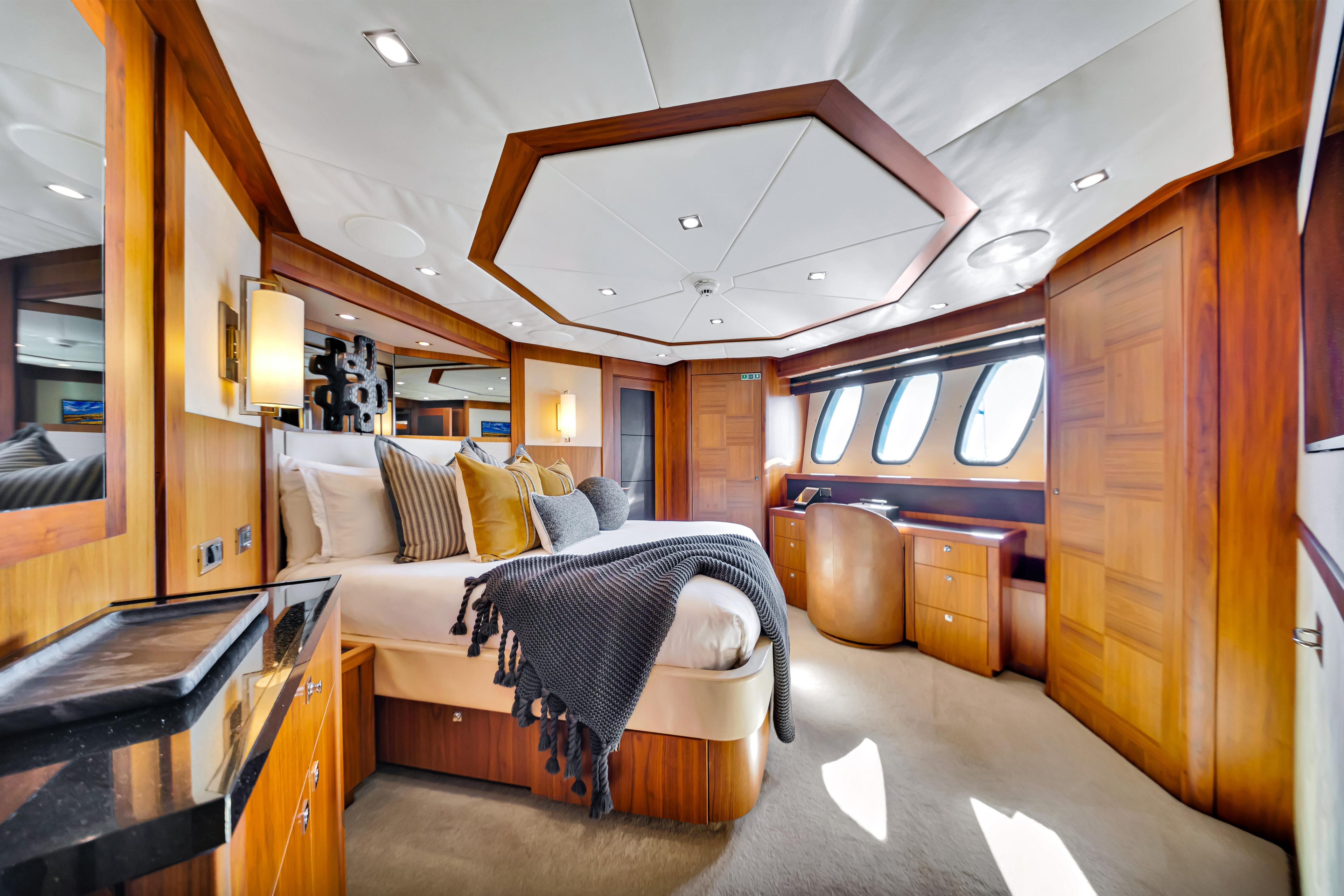 130FT Sunseeker