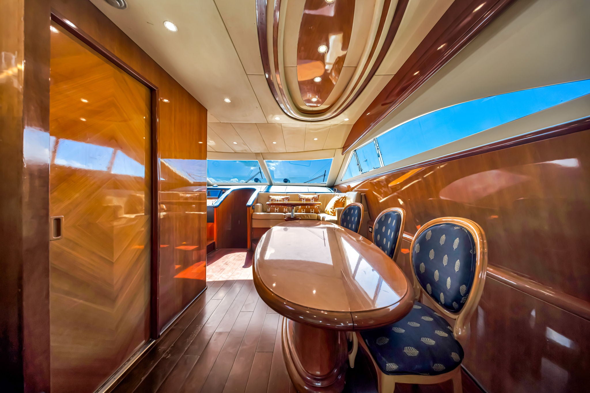 80FT Uniesse