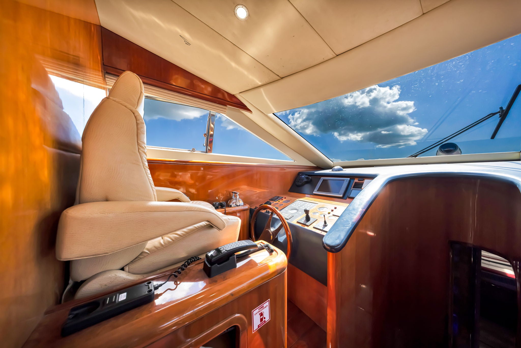 80FT Uniesse