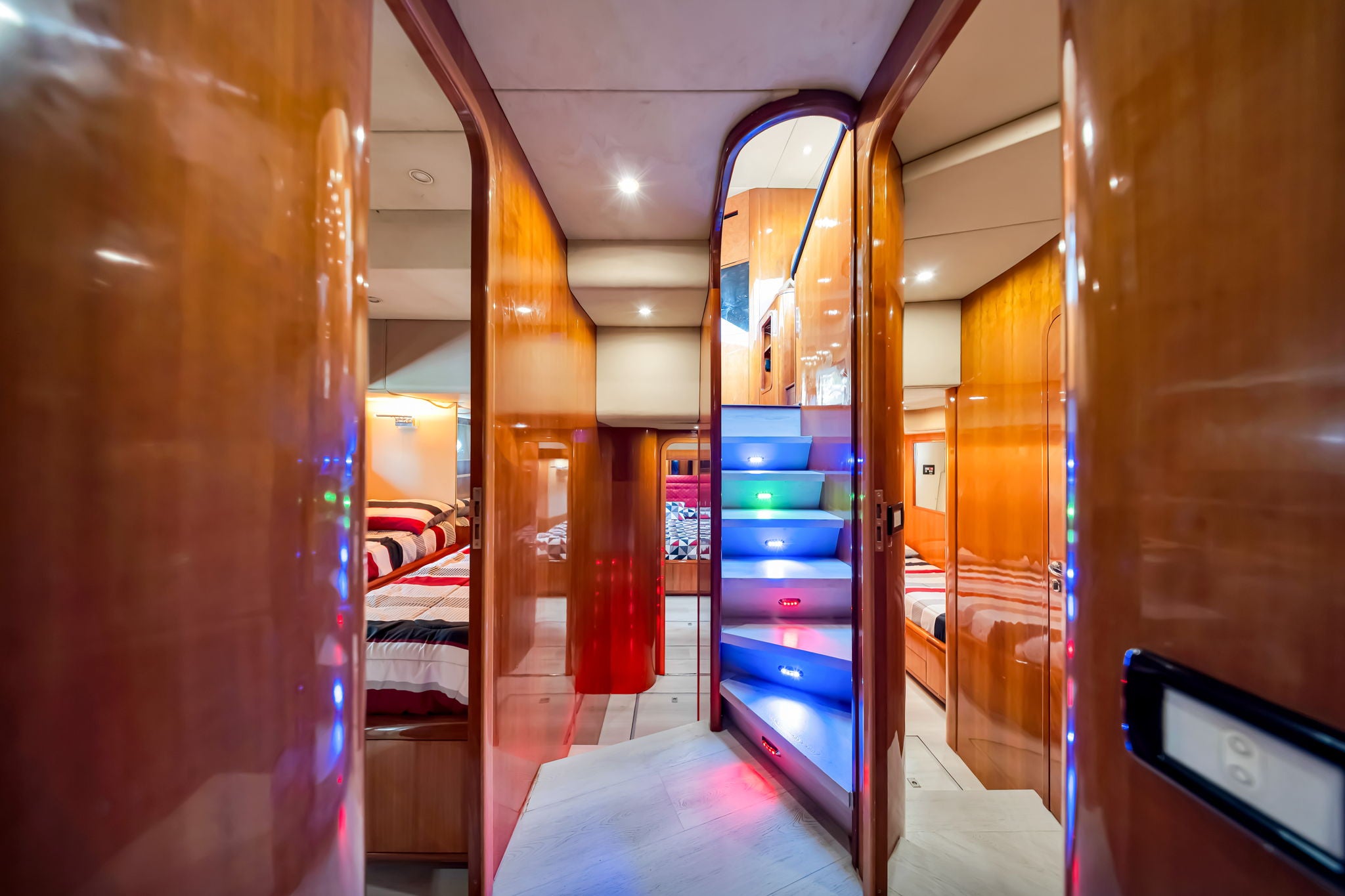 80FT Uniesse