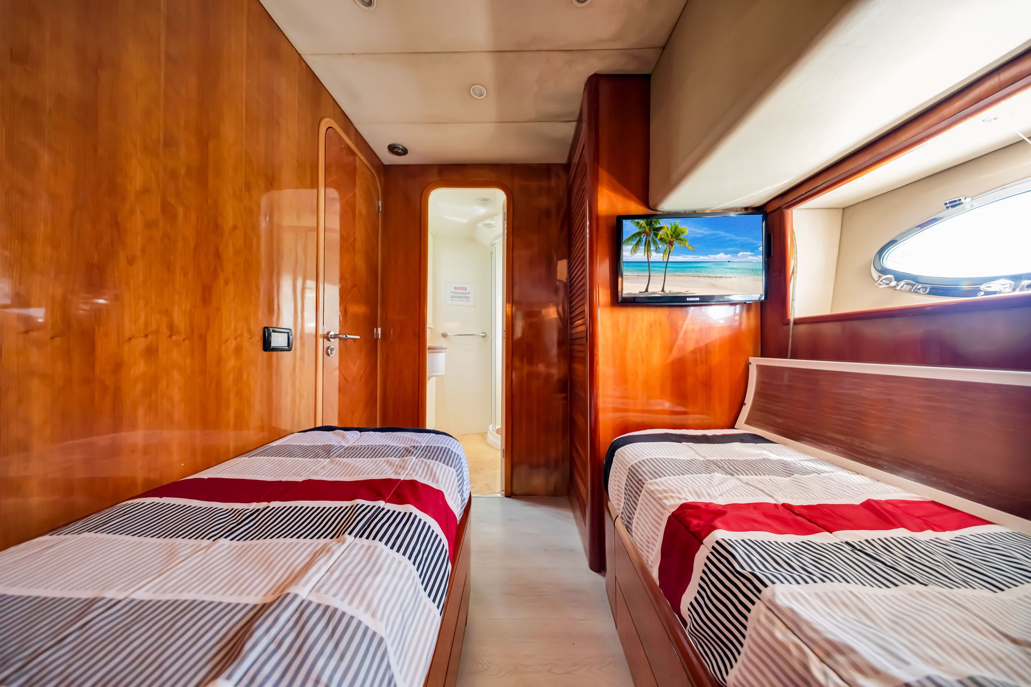 80FT Uniesse