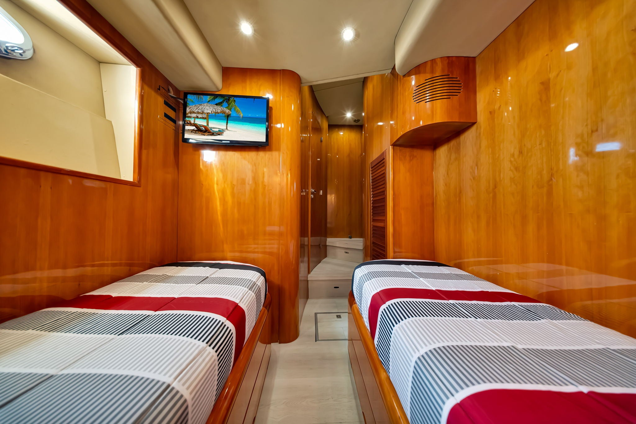 80FT Uniesse