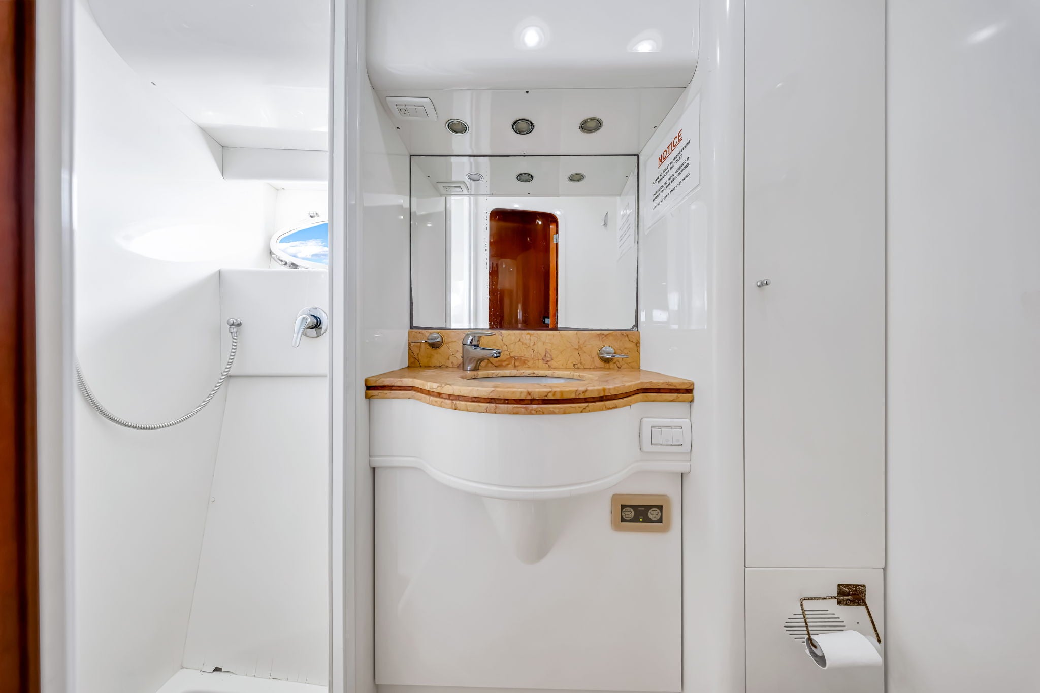 80FT Uniesse