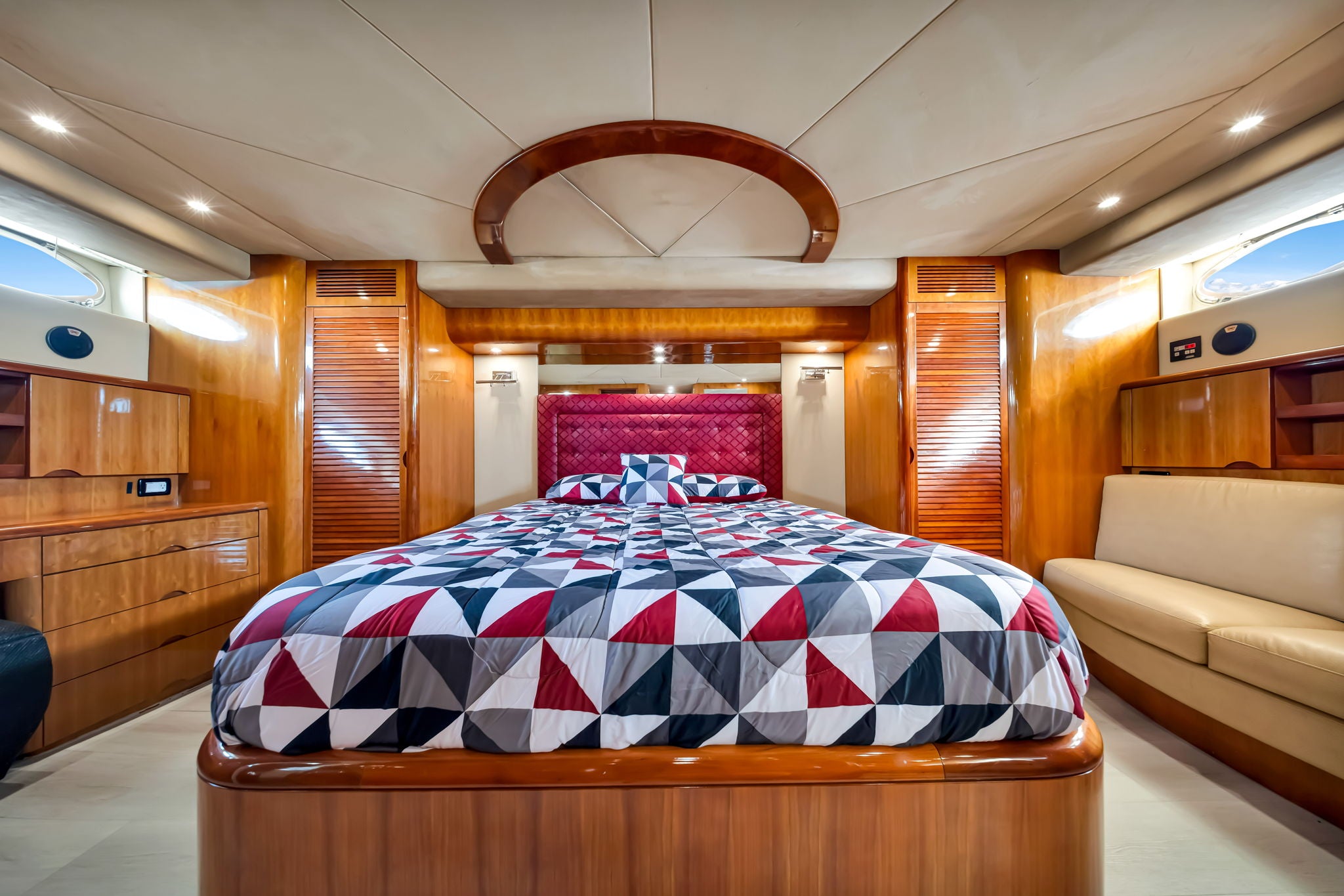 80FT Uniesse
