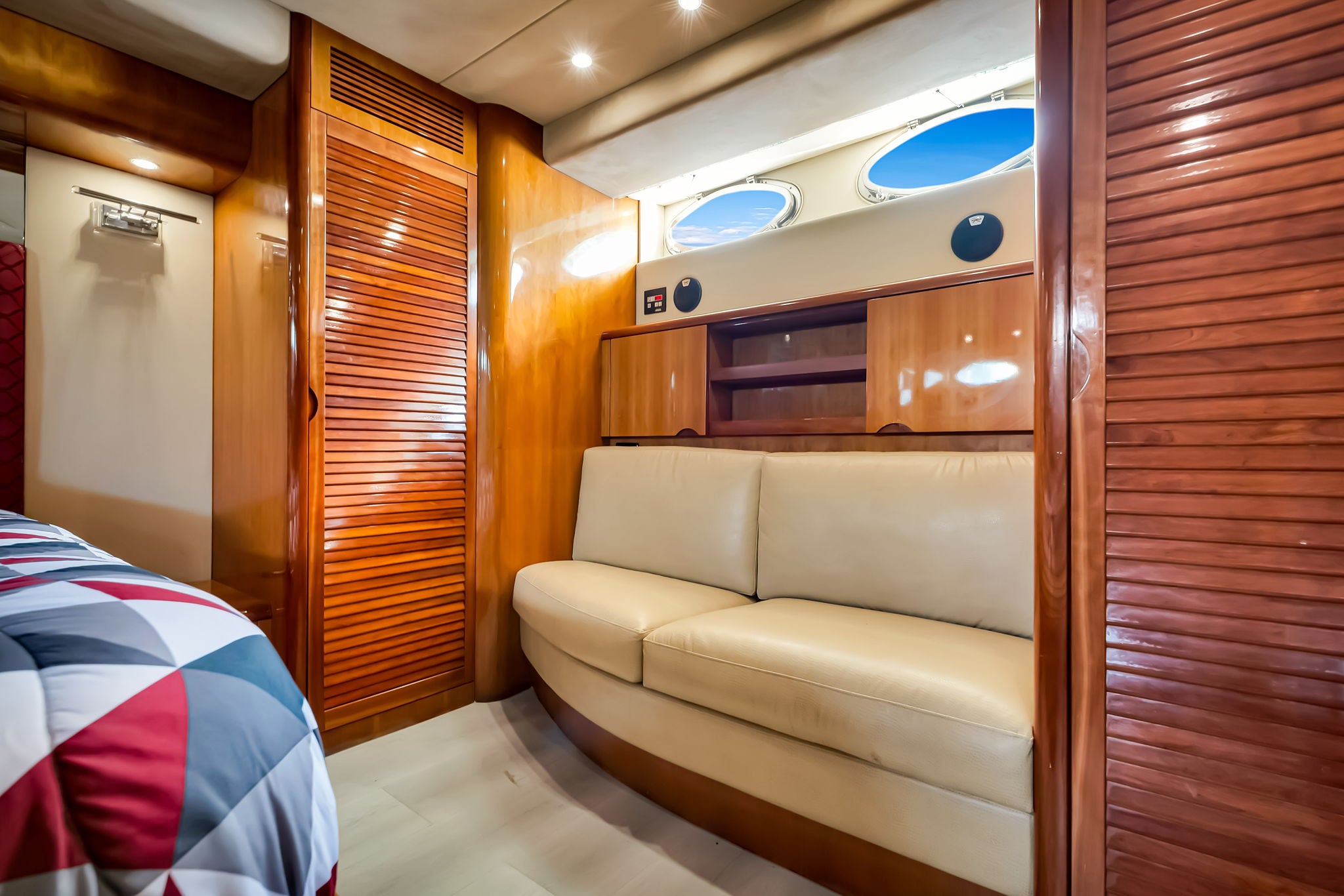 80FT Uniesse