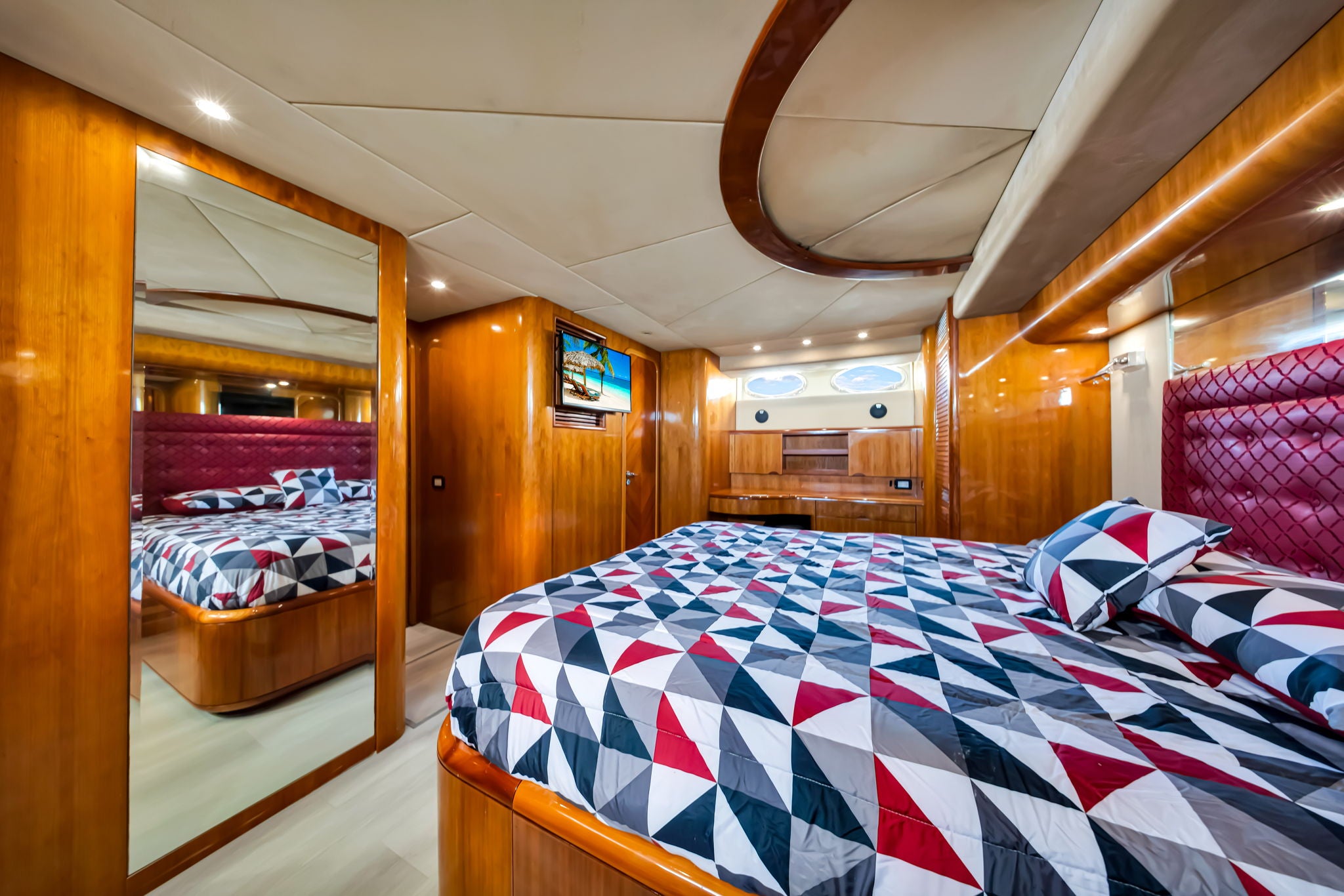80FT Uniesse