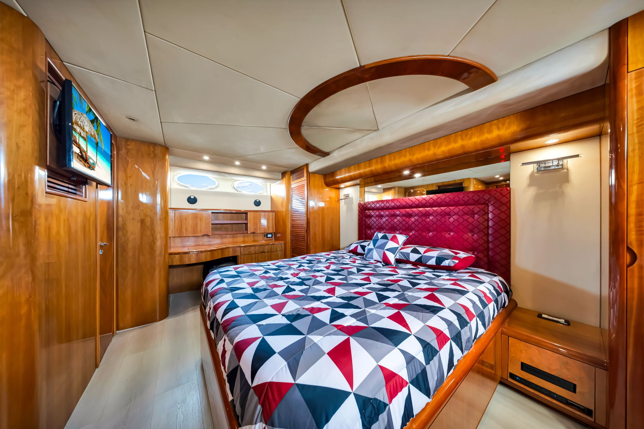 80FT Uniesse