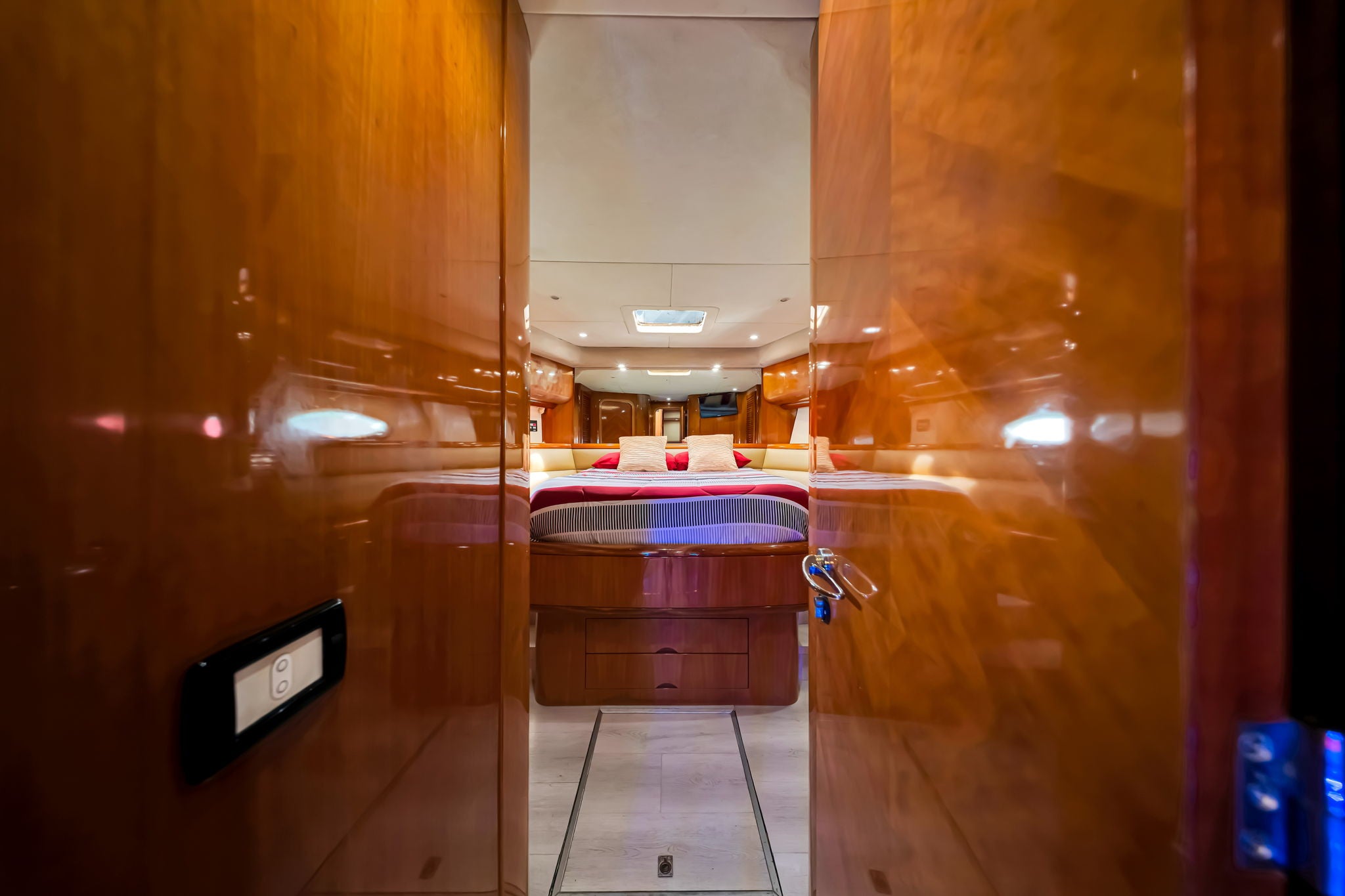 80FT Uniesse