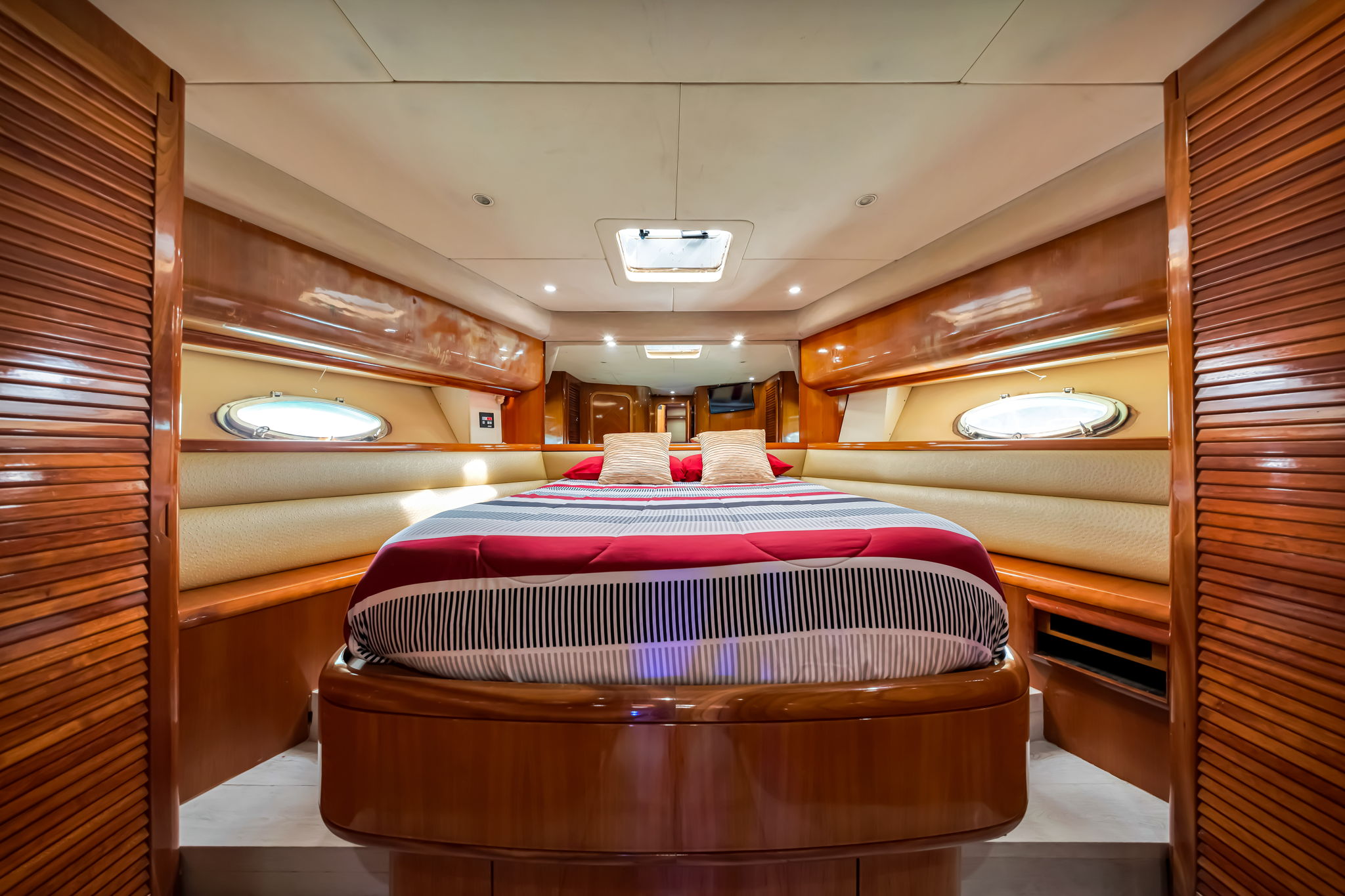 80FT Uniesse