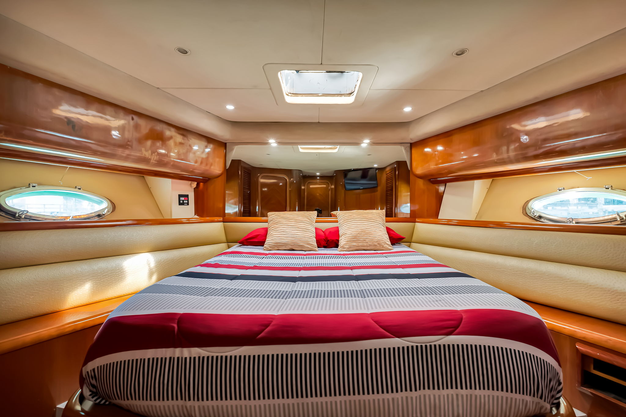 80FT Uniesse