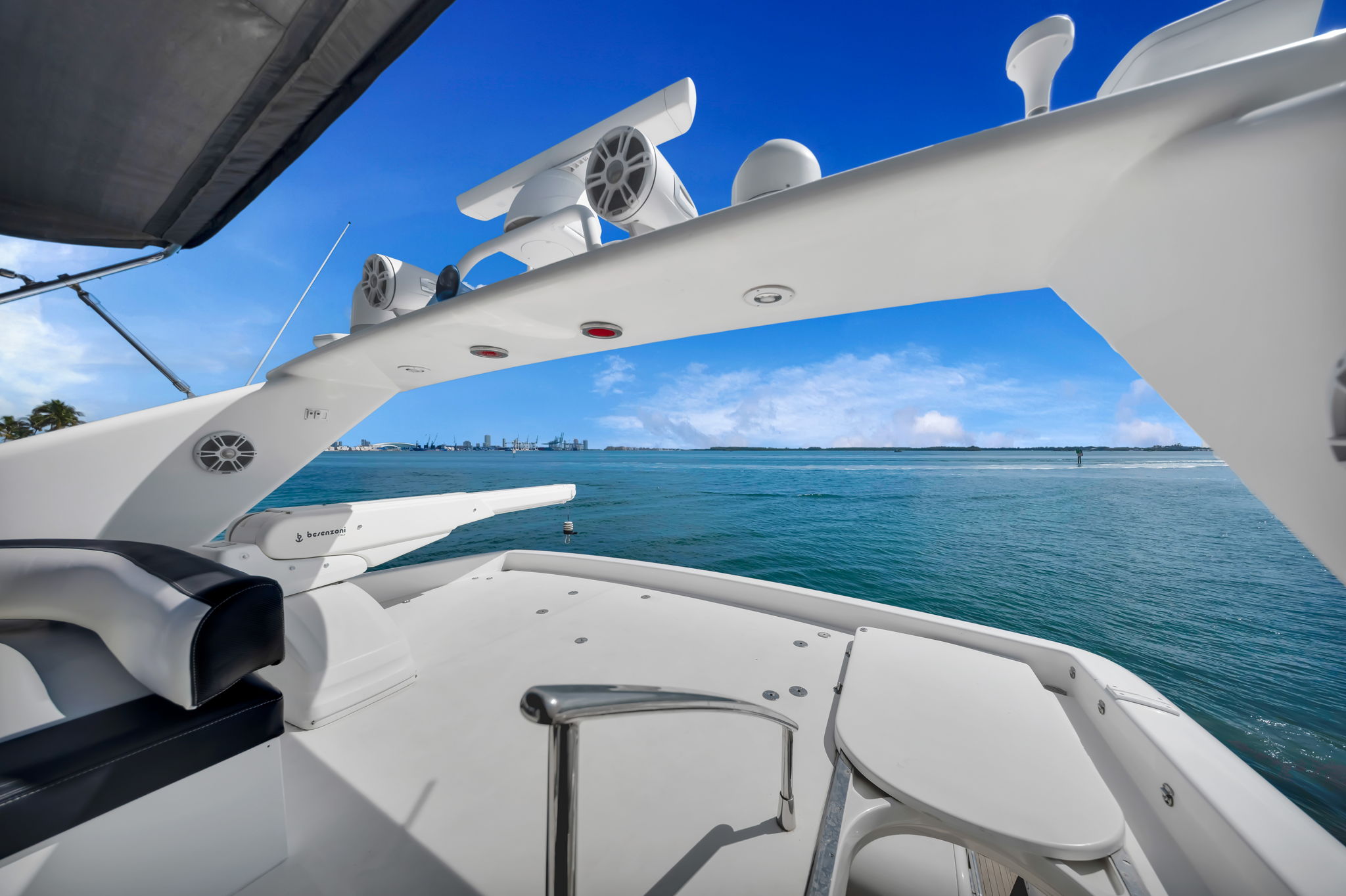 80FT Uniesse