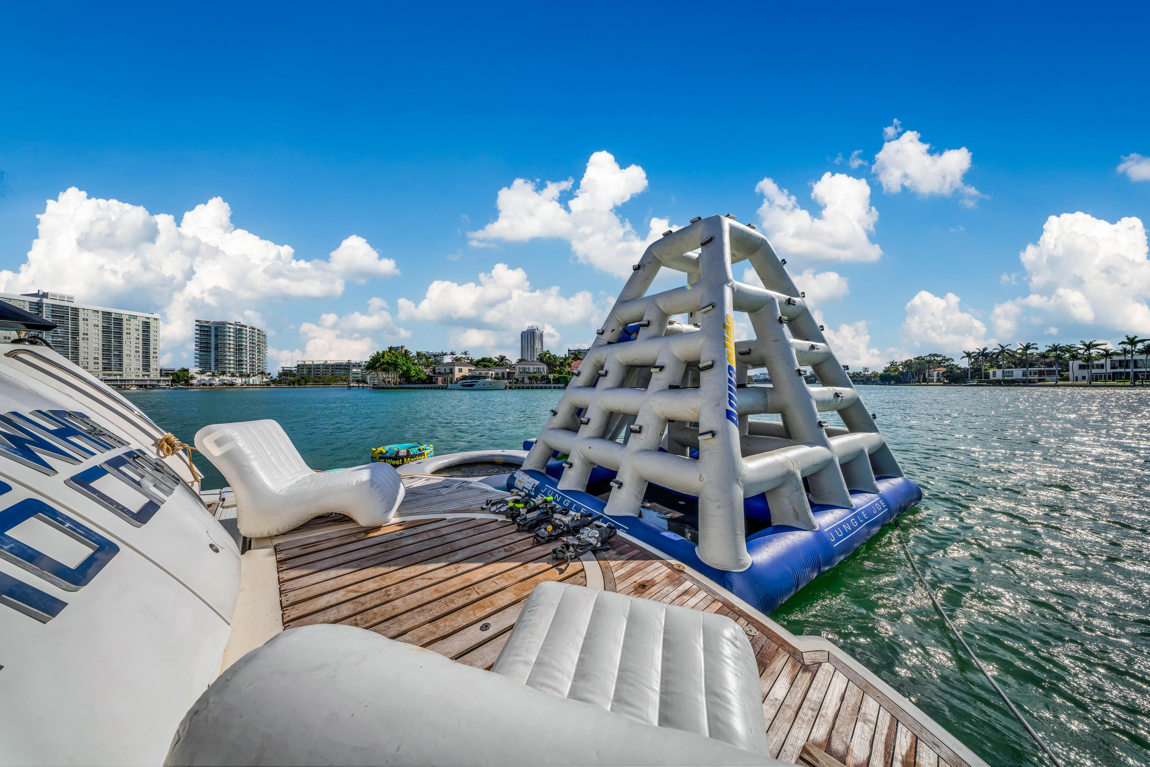 94FT Sunseeker SVWC (Jacuzzi)