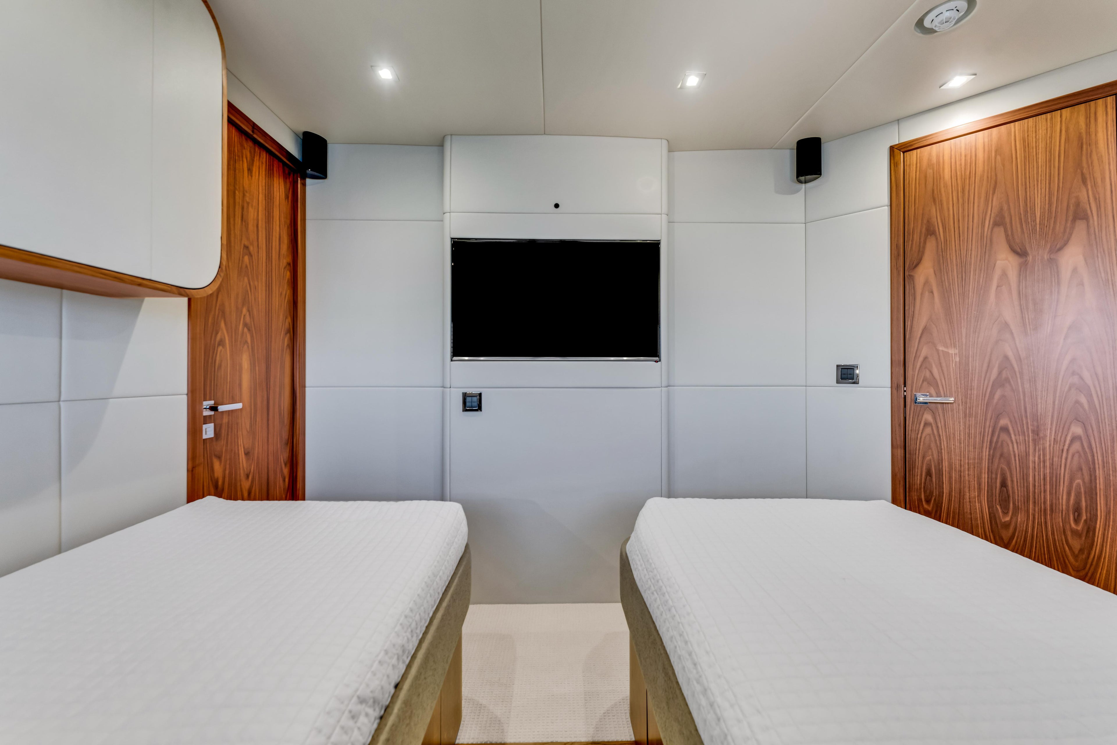96FT Sunseeker