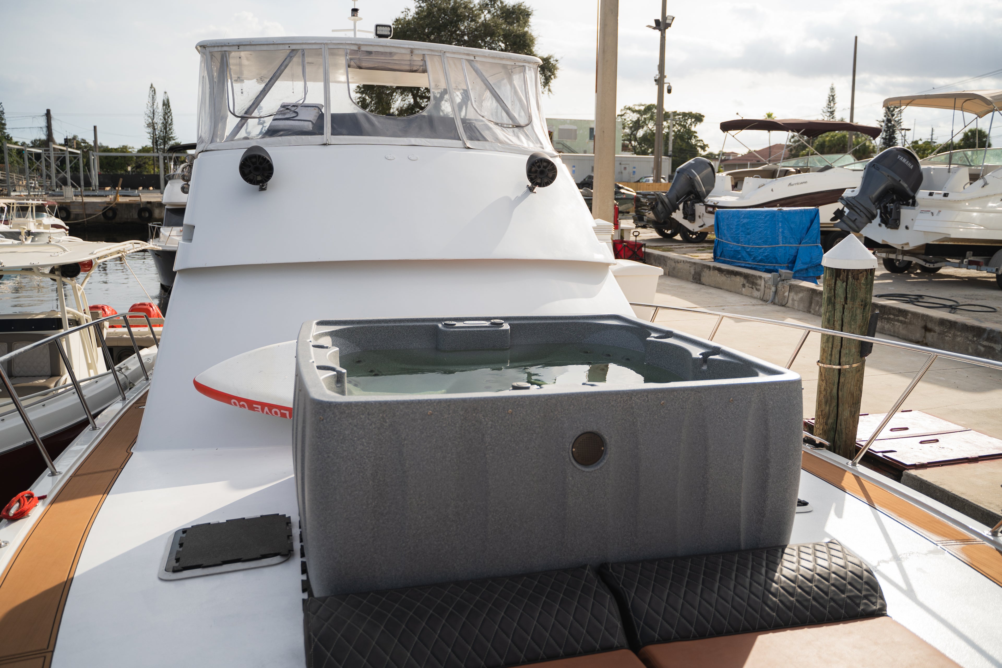 60FT Hatteras