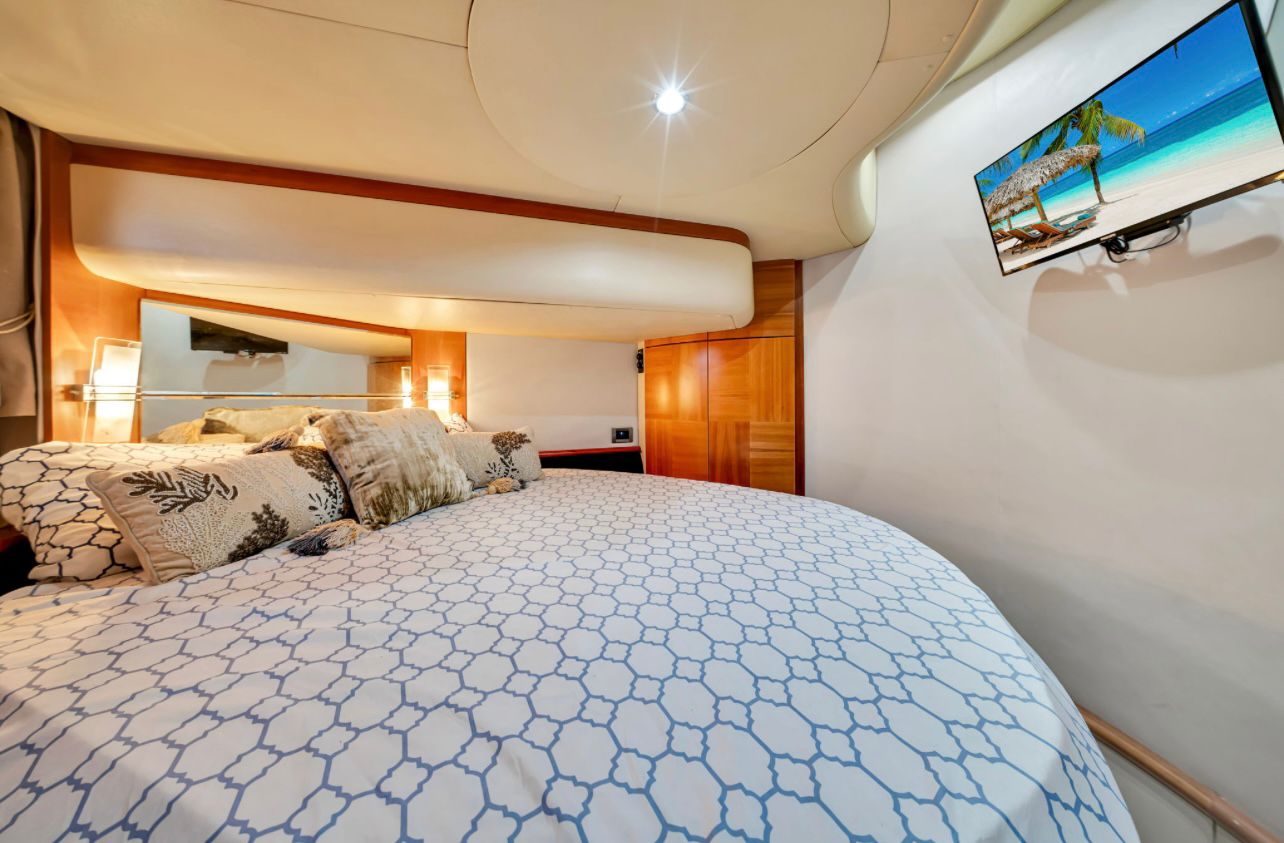 60 FT Azimut Pink