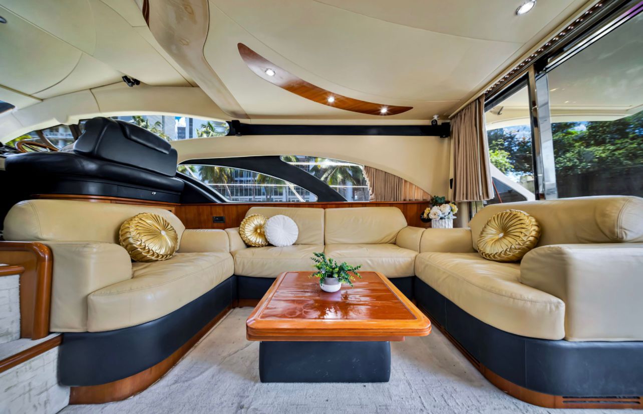 60 FT Azimut Pink