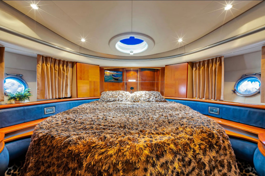 60 FT Azimut Pink