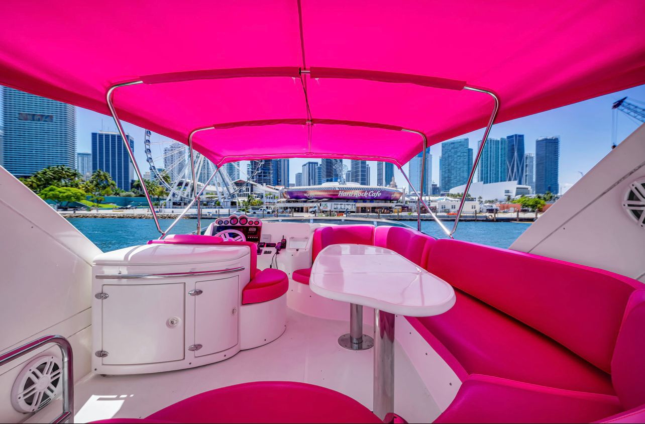 60 FT Azimut Pink