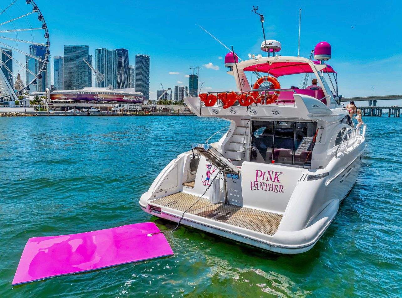60 FT Azimut Pink