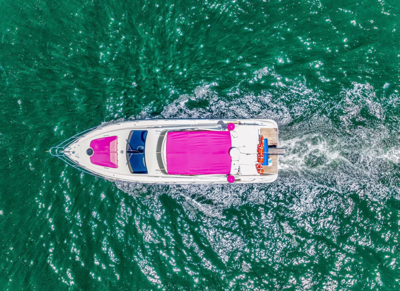 60 FT Azimut Pink