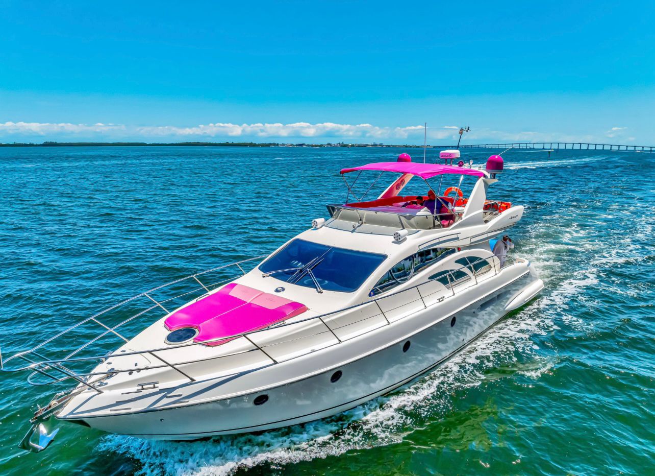 60 FT Azimut Pink