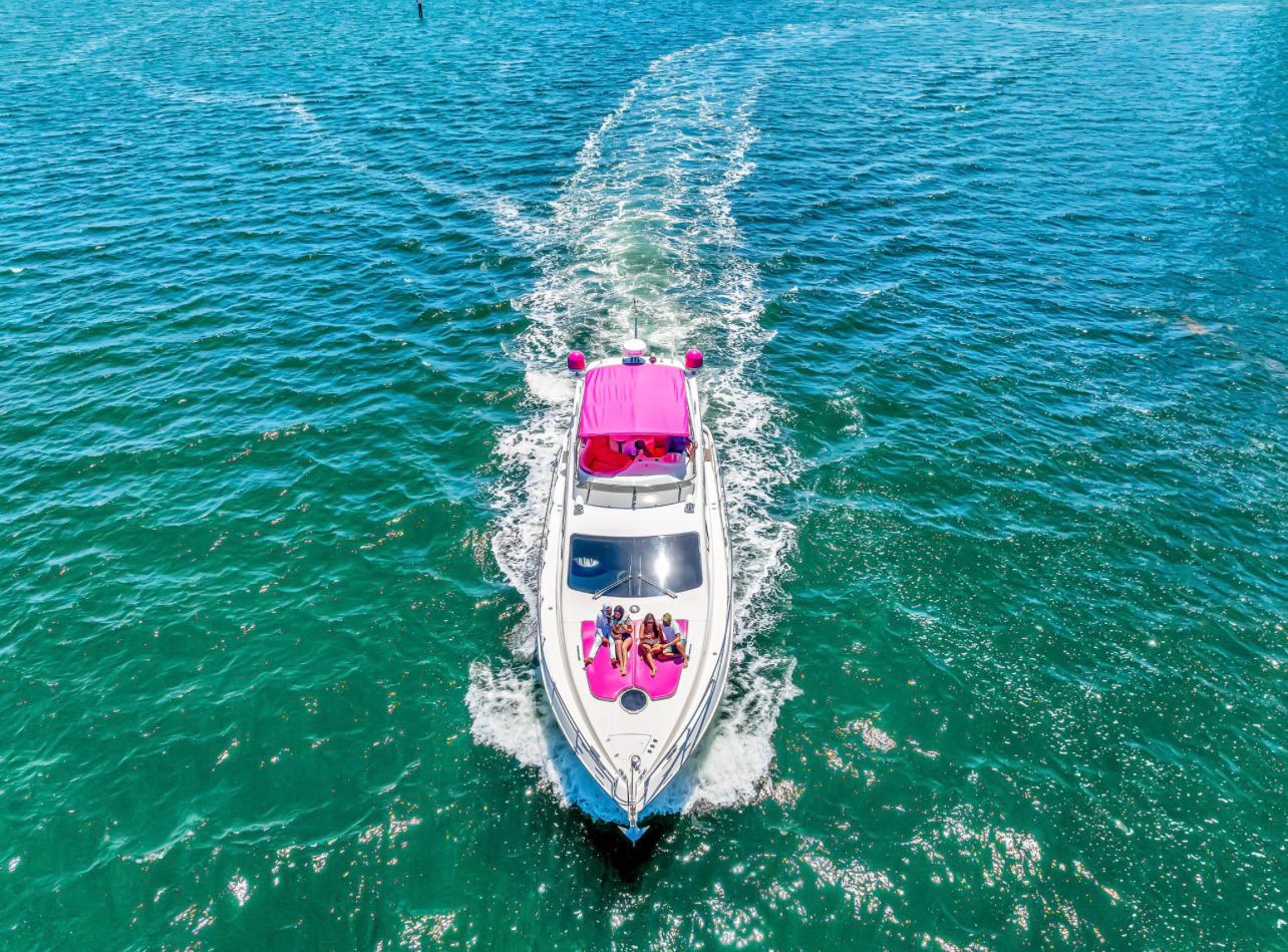 60 FT Azimut Pink
