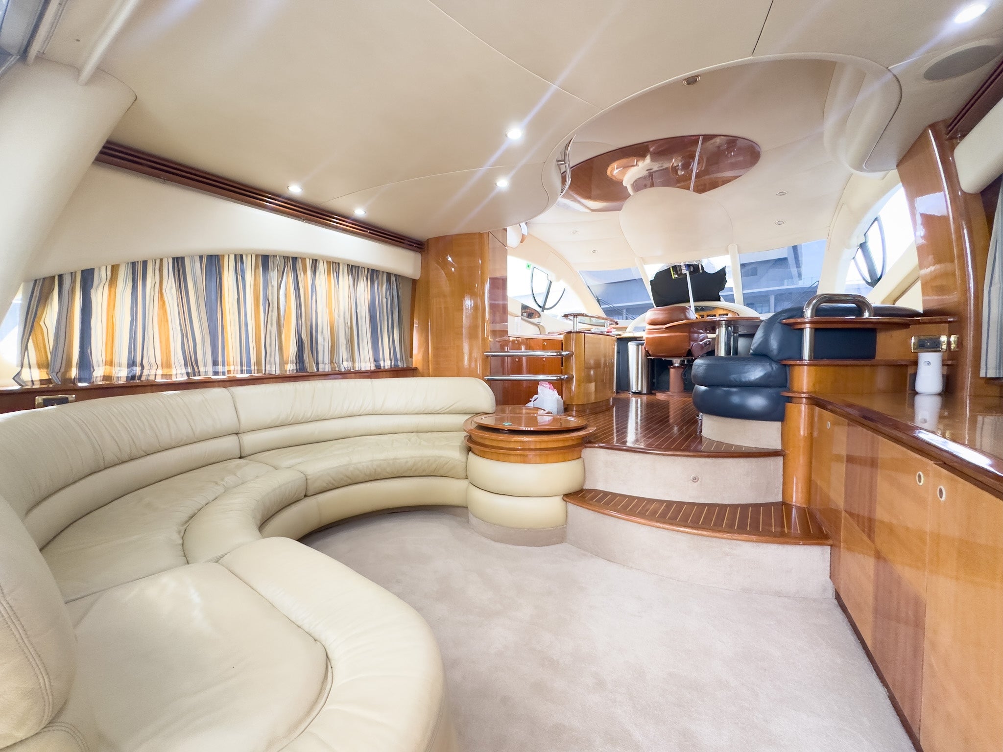 60 FT Azimut Luxury Charter