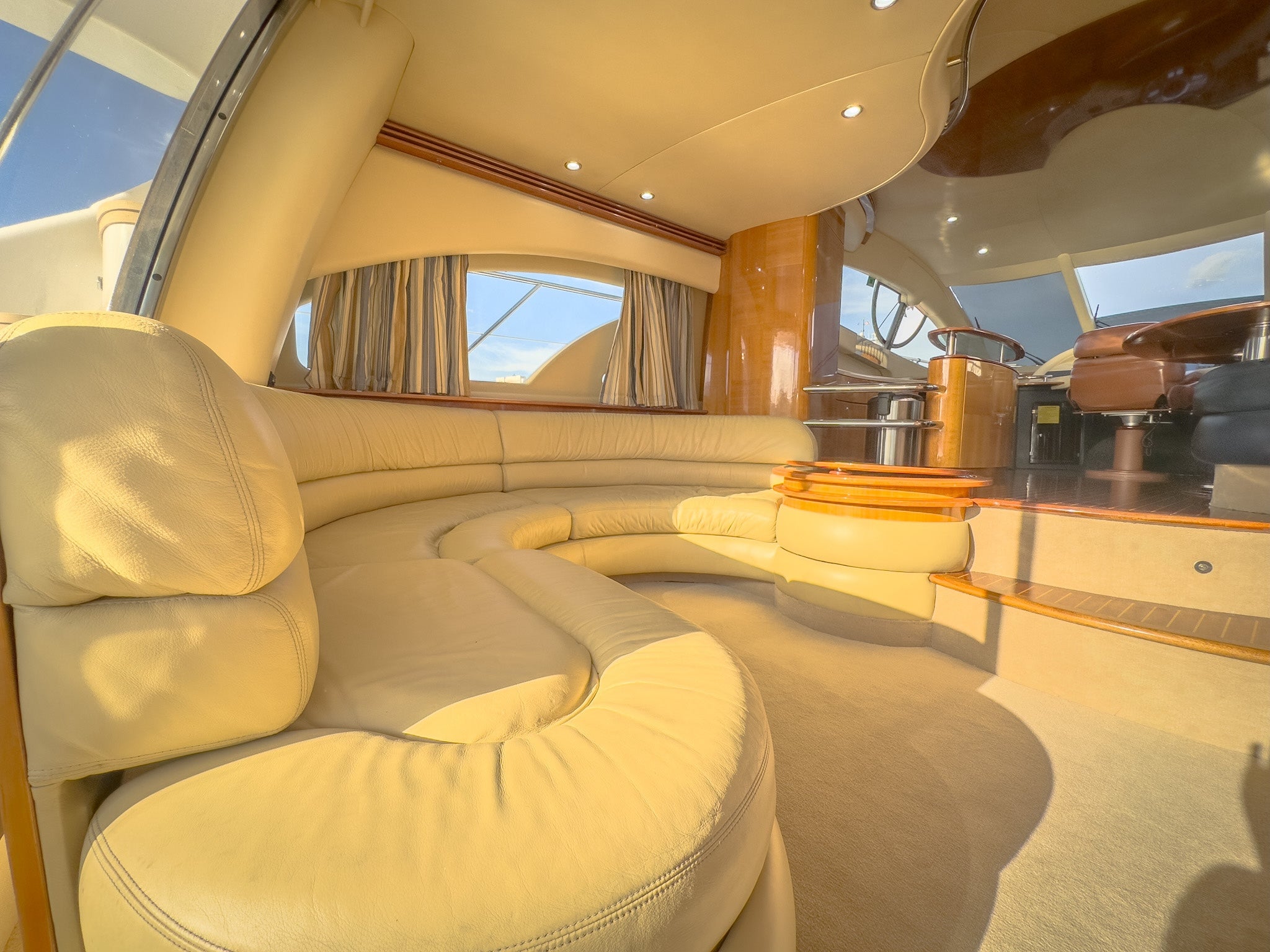 60 FT Azimut Luxury Charter