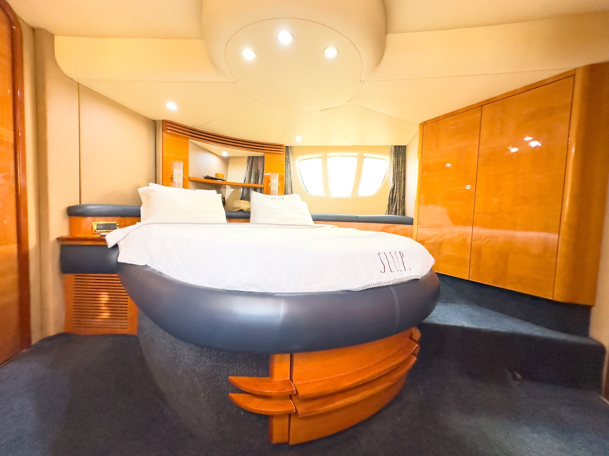 60 FT Azimut Luxury Charter
