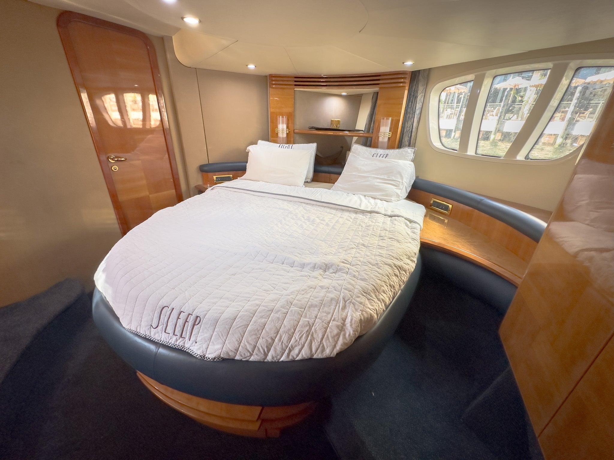 60 FT Azimut Luxury Charter