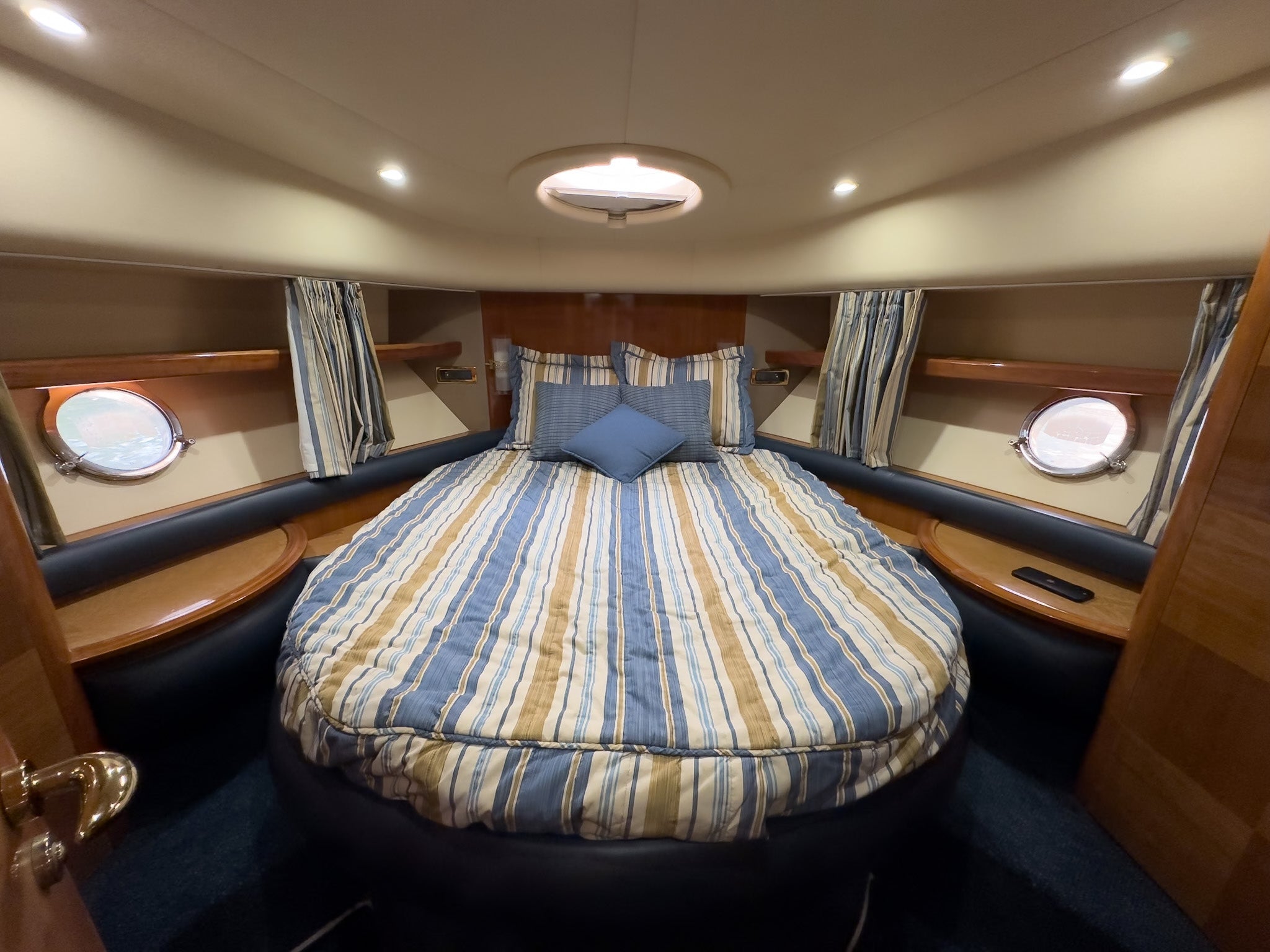 60 FT Azimut Luxury Charter