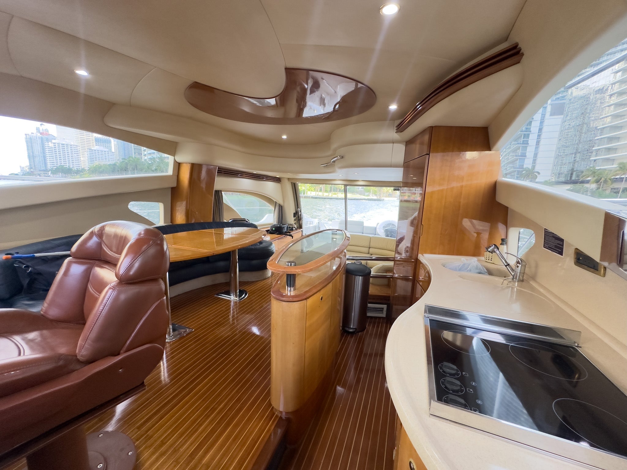 60 FT Azimut Luxury Charter