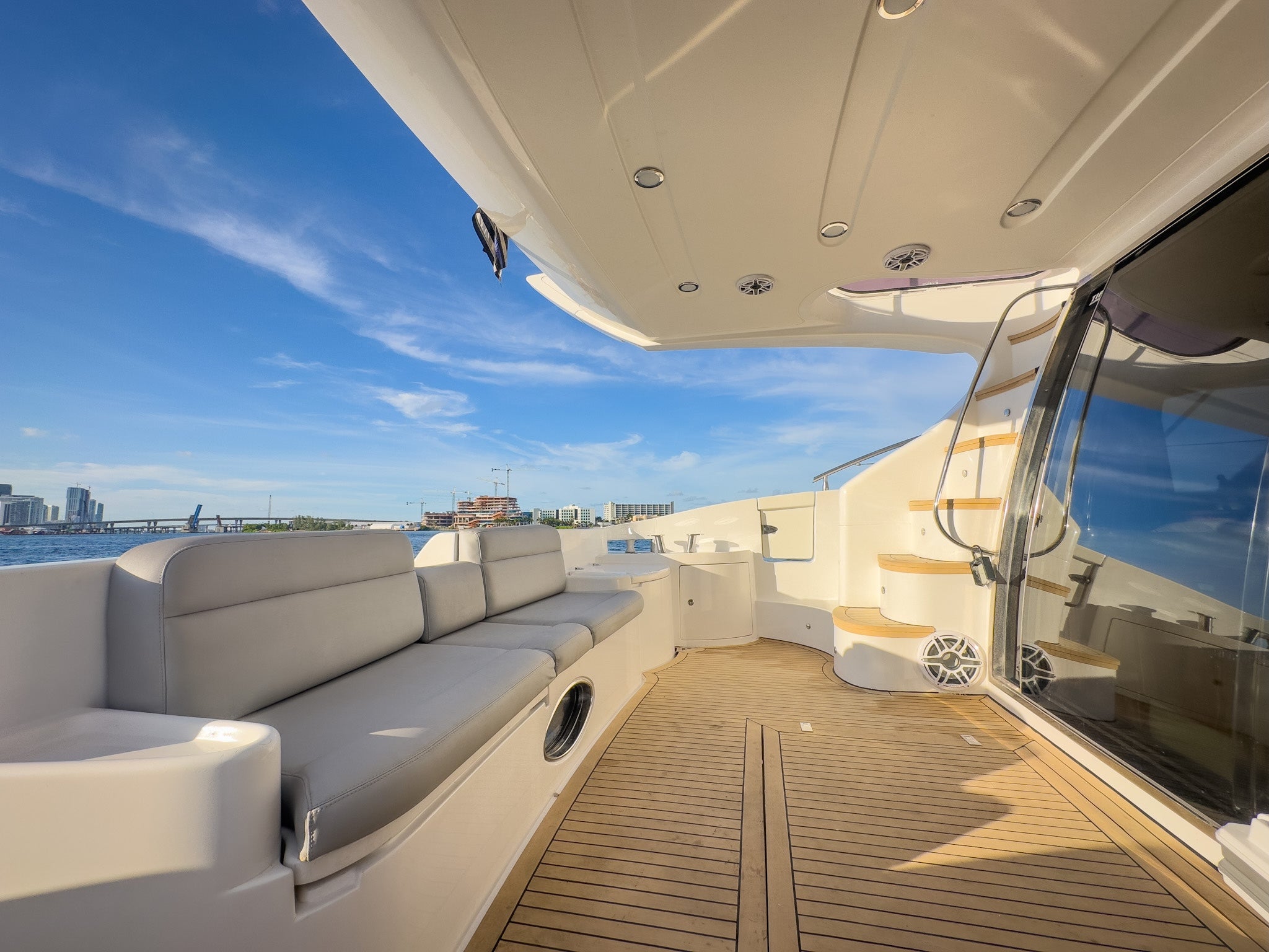 60 FT Azimut Luxury Charter