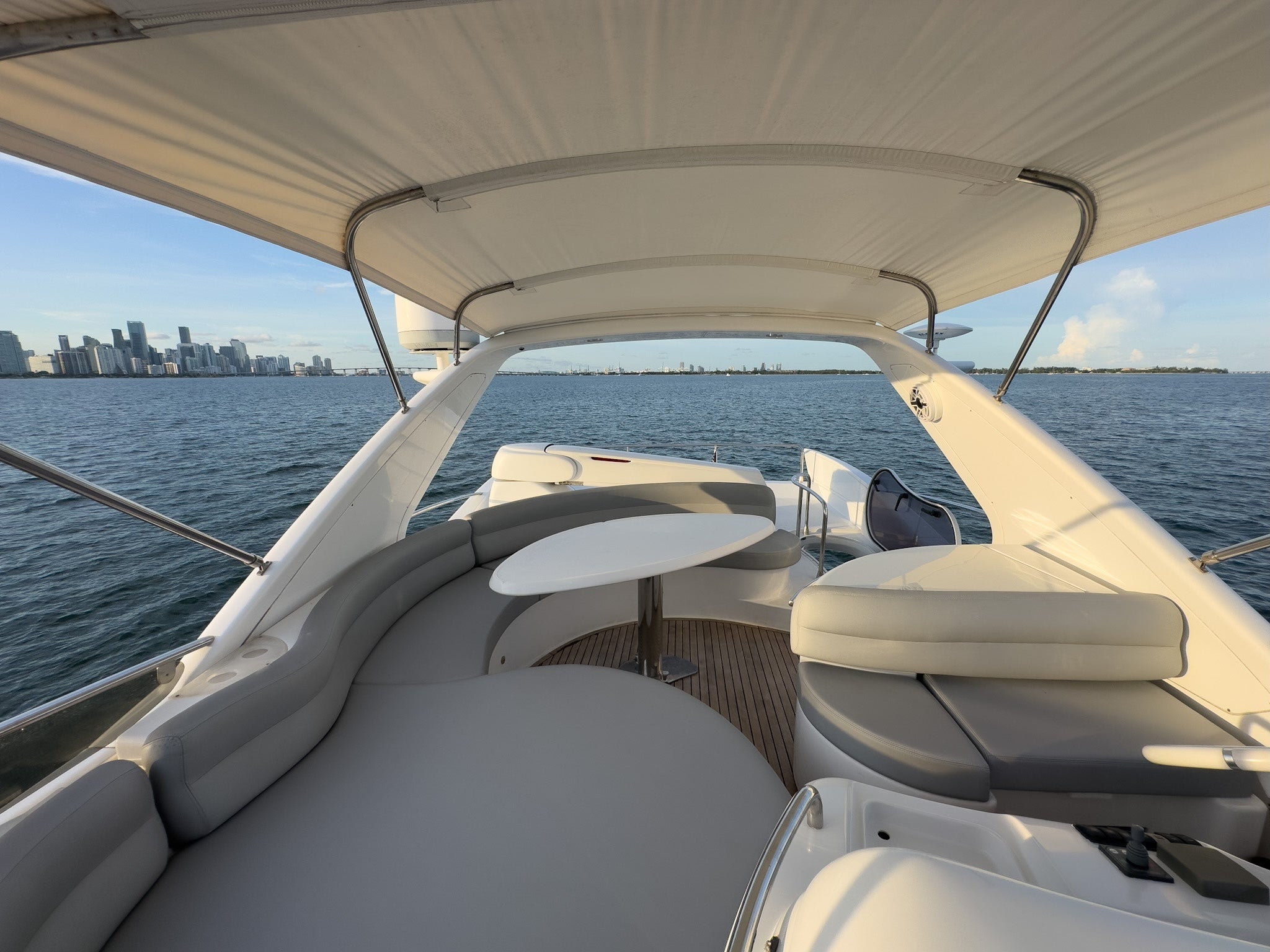 60 FT Azimut Luxury Charter