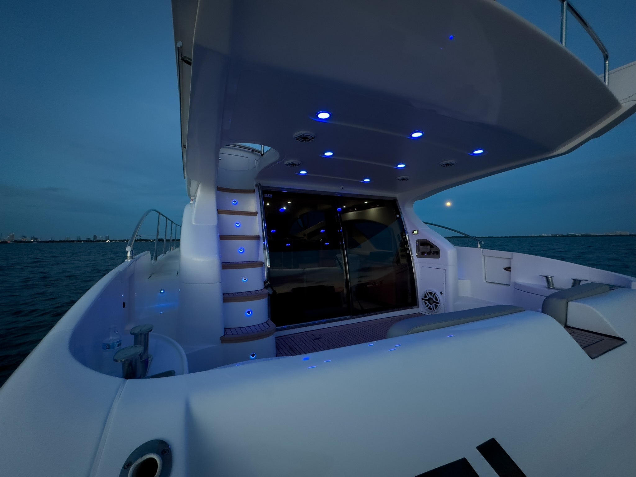 60 FT Azimut Luxury Charter