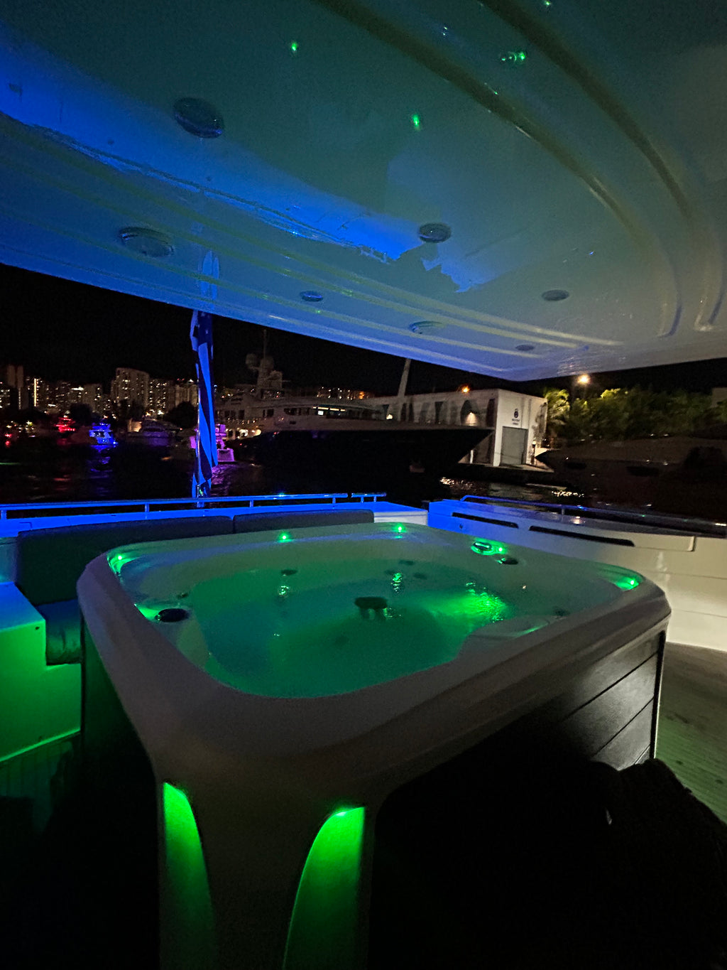 85FT Ferretti "Destiny"