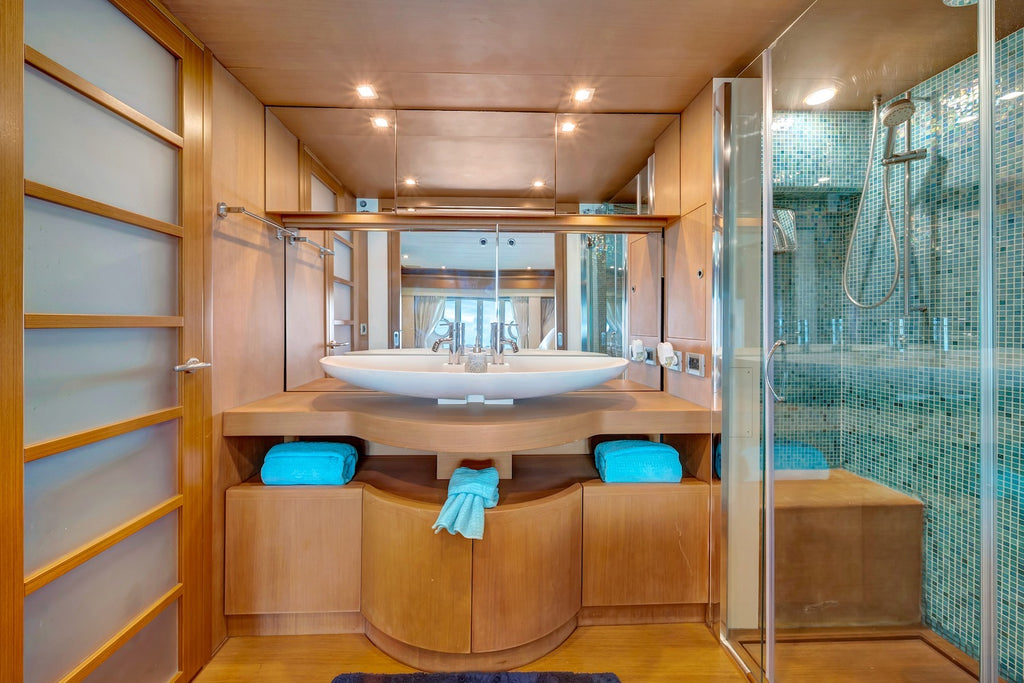 85FT Ferretti "Destiny"