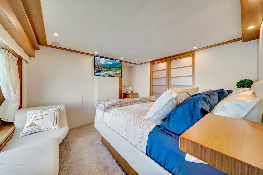 85FT Ferretti "Destiny"