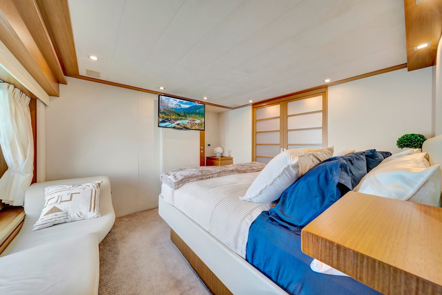 85FT Ferretti "Destiny"