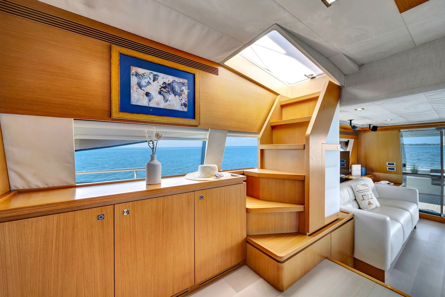 85FT Ferretti "Destiny"