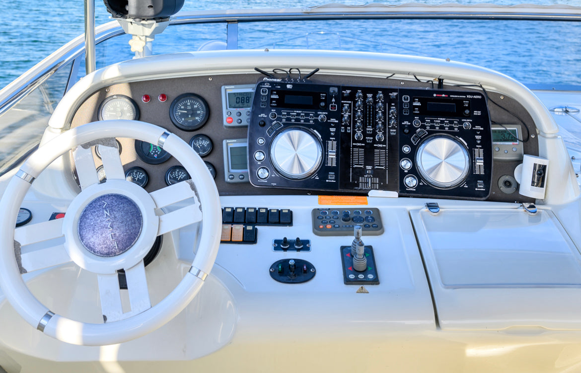 70FT Azimut DV