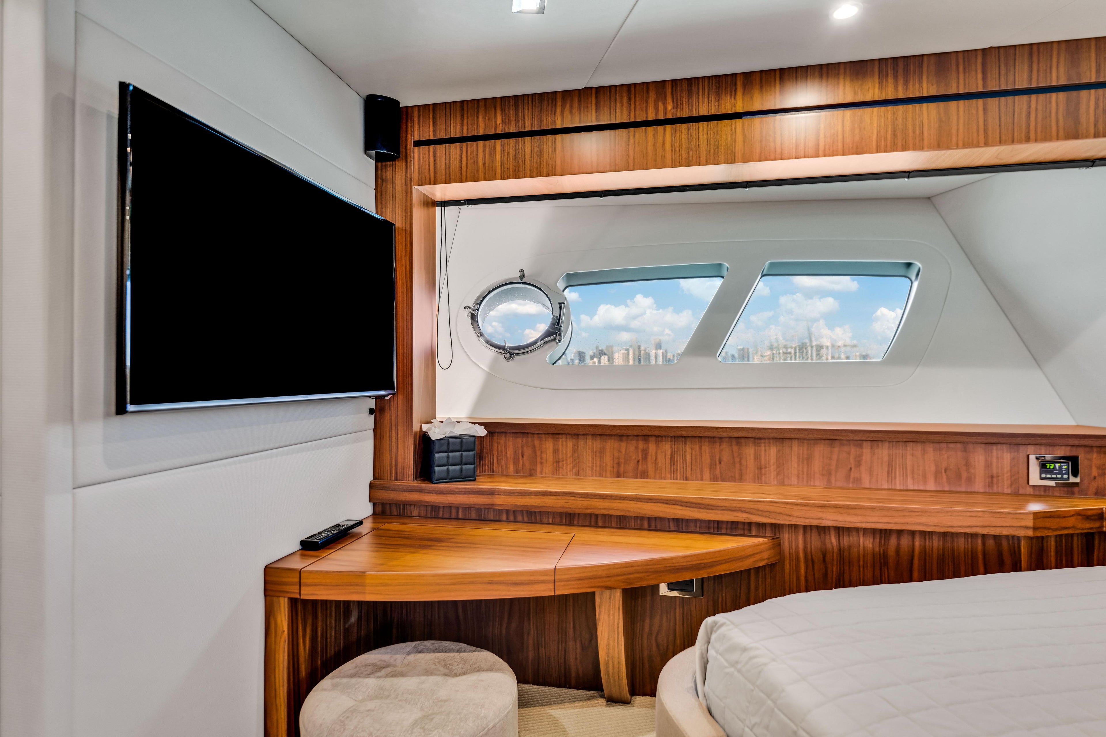 96FT Sunseeker