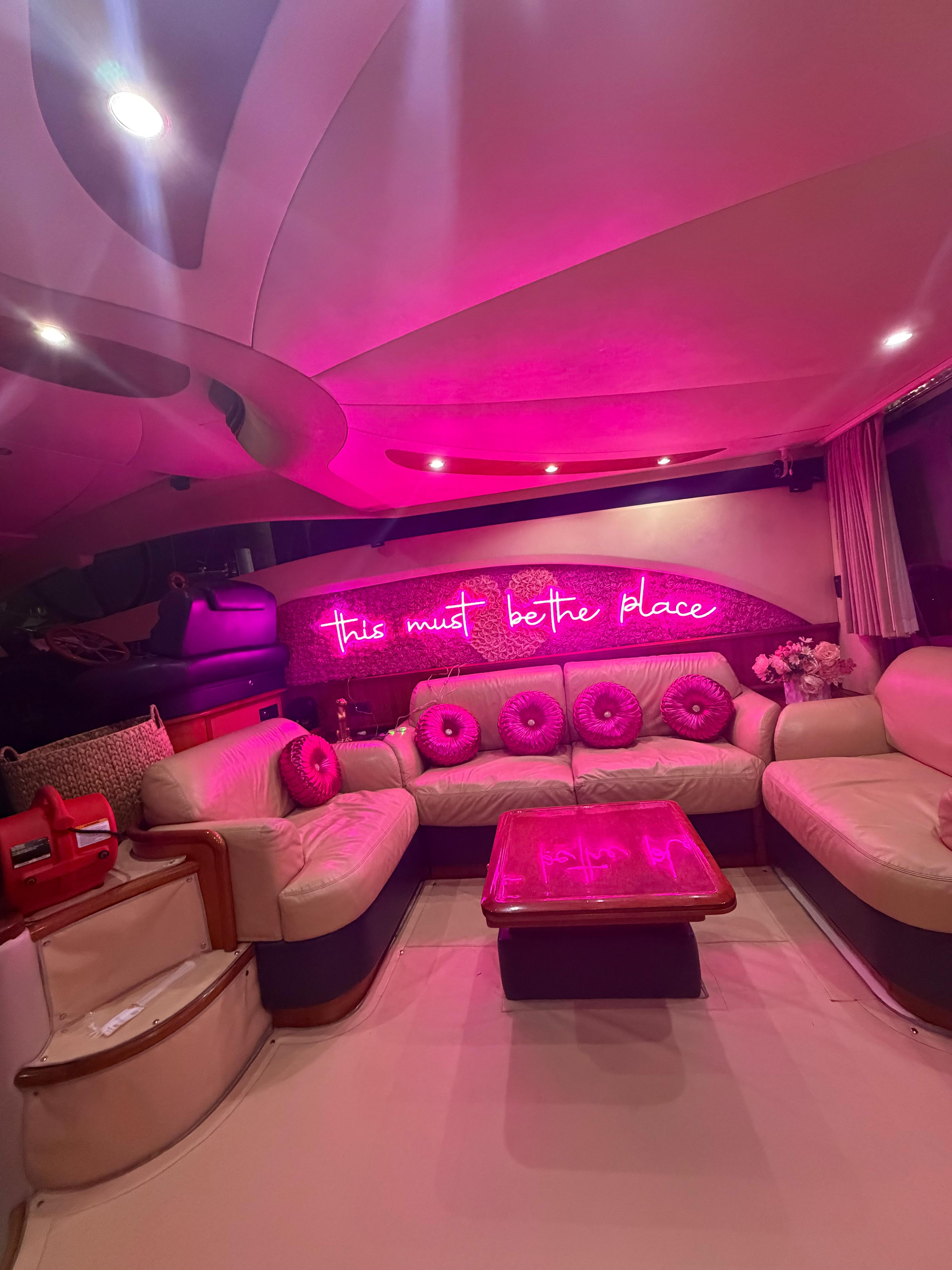 60 FT Azimut Pink