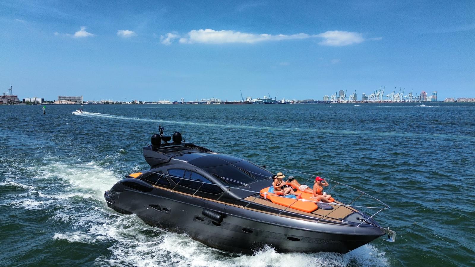 60 FT Azimut Black
